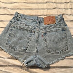 Levi's Women's 550 Shorts 28